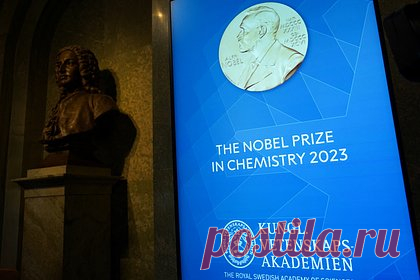 Объявлены лауреаты Нобелевской премии по химии. Объявлены лауреаты Нобелевской премии по химии, ими стали трое специалистов, работающих в США: Мунги Бавенди, Луис Брус и Алексей Екимов. Награда была присуждена за открытие и исследование квантовых точек — наночастиц, которые настолько малы, что их размер определяет их свойства.