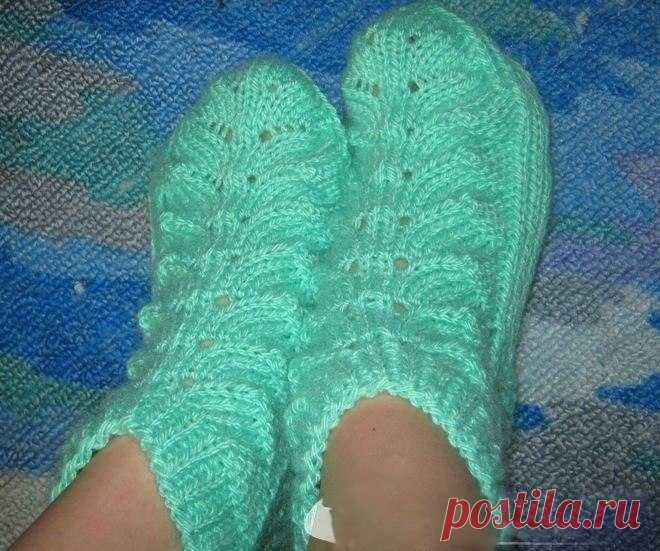 Нежные носочки спицами