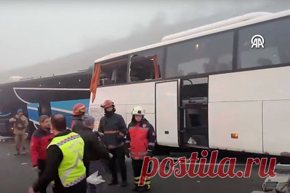 Посольство России в Турции прокомментировало ситуацию с цепной аварией. Россиян среди пострадавших в результате произошедшей в Турции цепной аварии нет. Об этом заявили в посольстве России в республике в ответ на запрос «Ленты.ру». «Россиян среди пострадавших в данном ДТП нет», — заявила пресс-секретарь посольства Ирина Касимова. Авария произошла на автомагистрали «Северная Мраморная».