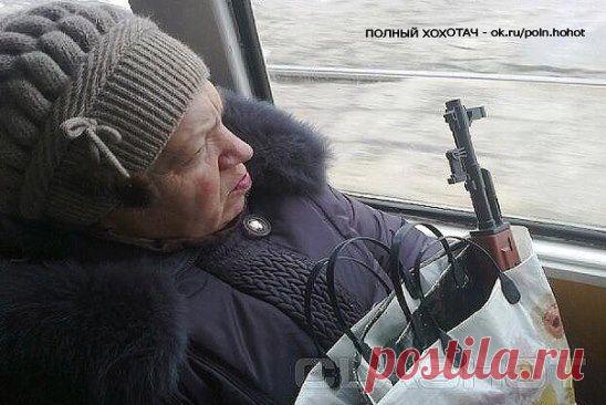 УТРОМ в маршрутке!!!!...наверное в ЖЭК...или в поликлинику едет...