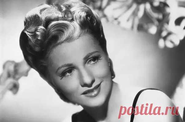 Актрисы прошлого, красоте которых позавидуют многие актрисы современности http://kaleidoscopelive.ru/planeta/aktrisy_proshlogo_.. Для того, чтобы хорошо выглядеть не обязательно быть известной и популярной.
Достаточно быть красивой в душе, ну и чуточку ухаживать за собой.
На красоту всегда будет спрос, а на популярность только в том случае, если ее можно монетизировать.
Именно поэтому сегодня мы расскажем о самых красивых актрисах прошлого века, которые имели большие шансы стать звездами Голли…