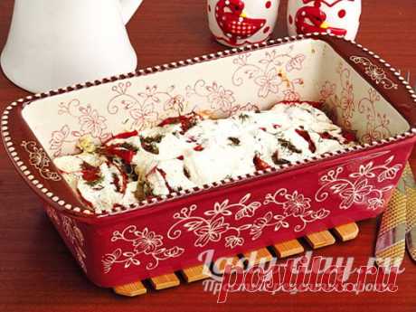 Кабачки с помидорами, луком и сметаной в духовке