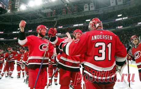 "Каролина" стала первым финалистом Восточной конференции плей-офф НХЛ. Команда в серии второго раунда Кубка Стэнли оказалась сильнее "Нью-Джерси"