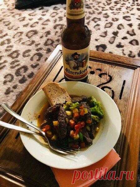 Я, мой мужчина, а потом дети и все остальные.
Привет всем! Захожу утром в офис и вижу: на нашей кухоньке сидит жена руководителя отдела продаж и две их девочки, одной лет 6, другой около года. Все трое не переставая что-то галдят. Самая маленькая ноет, а мамаша, позабыв, что она на работе своего мужа назидательно занимается воспитанием своего «выводка». Пока все трое сидели, работать было […]
Читай дальше на сайте. Жми подробнее ➡