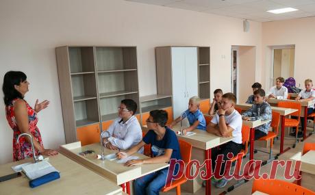 Рогов заявил, что школьники новых регионов получат аттестат без экзаменов. По словам представителя пророссийских властей Запорожской области, школьники из новых регионов в 2023 году получат аттестат о среднем образовании без экзаменов