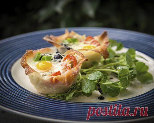Яичные чашечки из слоеного теста