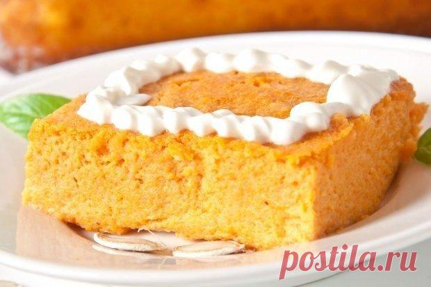 Морковно-творожный пуддинг
на 100 грамм - 99.14 ккал Б/Ж/У - 8.24/4.53/6.28

Ингредиенты:
- 800 г моркови
- 600 г творога
- 3 яйца
- 50 г изюма

Приготовление:
1. Морковь натереть на терке. Потушить с водой до мягкости.
2. Поставить греться духовку на 200 градусов, выстелить форму бумагой для запекания.
3. Творог размять вилкой, растереть с желтками. Добавить изюм.
4. Смешать творожную массу с морковью.
5. Взбить белки до пышной пены. Аккуратно все перемешать.
6. Поместить...