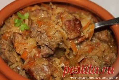 Гуляш с капустой в горшочке
