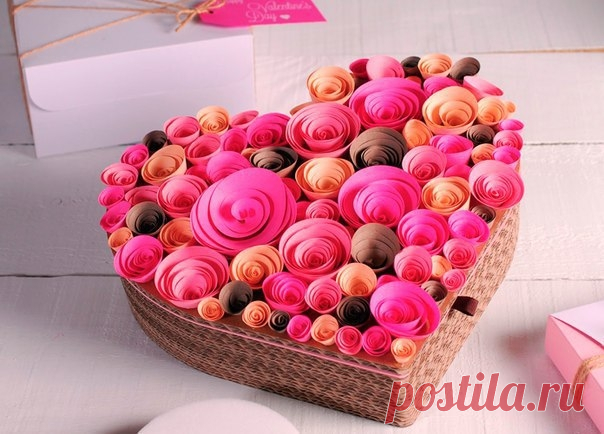 Коробочка-сердце с розами из бумаги