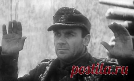 Владимир Заманский: за что советский актер был осужден военным трибуналом Владимир Заманский многим советским зрителям полюбился благодаря фильму «Проверка на дорогах», рассказывающему о Великой Отечественной войне. Та роль Заманскому действительно удалась. И неслучайно, ведь он сам воевал и даже удостоился ордена Отечественной войны 2-й степени, а также других наград. После Победы Владимир Петрович остался служить в рядах Вооруженных Сил, а в 1950 году оказался под трибуналом.