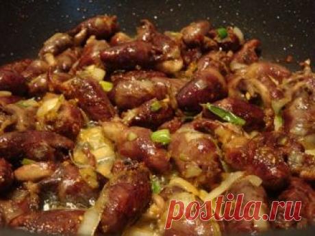 ЧТО ПРИГОТОВИТЬ ИЗ КУРИНЫХ СЕРДЕЧЕК  
Как иногда хочется разнообразить свое повседневное меню! А денег на заморские деликатесы и изысканные продуты, конечно же, нет…Что делать? В таком случае на помощь умелой хозяйке придут куриные потр…