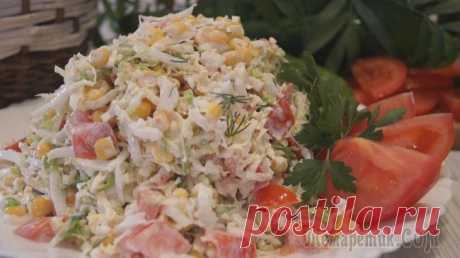 Салат с Пекинской капустой и помидорами Салат с пекинской капустой и помидорами. Сочная, хрустящая пекинская капуста отлично сочетается со свежими томатами и сладковатой консервированной кукурузой. Готовиться очень быстро, 10 минут и вкусне...