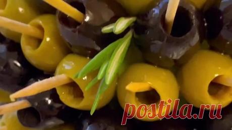 Красивая и яркая подача оливок