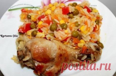 Курица с рисом и овощами по-каталонски.
Обожаю готовить курицу с рисом по этому рецепту. Аромат во время приготовления стоит просто неописуемый… А вкус... Ммм… Пальчики оближешь! А еще блюдо получается очень жизнерадостным и ярким. Приготовьте такую курочку с рисом и овощами, и Вы не пожалеете!
Для приготовления курицы с рисом и овощами по-каталонски понадобится:
куриные голени - 4 шт. (можно бёдра, грудку);
лук репчатый – 1 шт.;
морковь – 1 шт.;
перец болгарский – 1 шт.;
помидор - 1 шт.