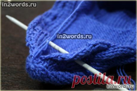 Высокие тапочки или низкие носки с косами на 2 спицах. Домашняя обувь handmade. Вязание спицами.