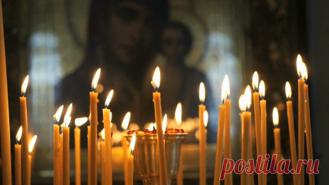 Свеча - это знак веры и приобщения человека к свету Божьему. Он выражает пламя нашей любви к Господу, Божьей Матери, ангелам и святым. Свечу не следует