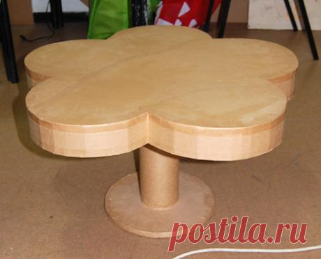 mesa de cartón.