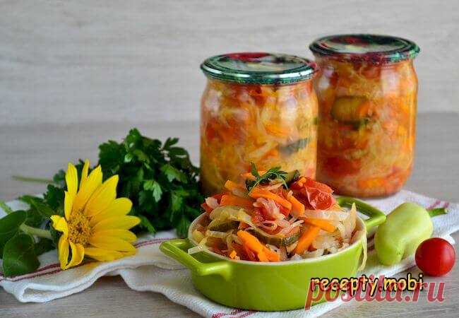 Салат «Кубанский» на зиму

✅Ингредиенты
▫ капуста - 500 г;
▫ огурцы - 500 г;
▫ томаты - 500 г;
▫ лук репчатый - 250 г;
▫ морковь - 250 г;
▫ перец сладкий - 1-2 шт;
▫ масло подсолнечное - 100 мл;
▫ уксус столовый (9%) - 60 мл;
▫ перец горошком - 8-10 шт;
▫ соль - 1 ст.л;
▫ сахар - 2 ст.л.