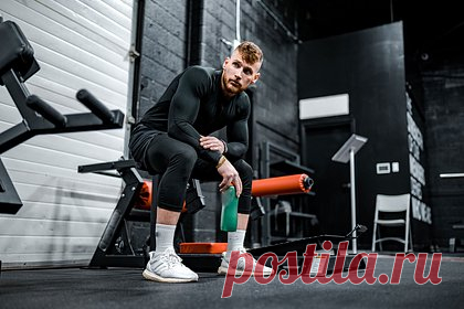 Названы главные ошибки при работе над рельефным прессом. Журналисты Men Today назвали главные ошибки при работе над рельефным прессом. Первой ошибкой было названо выполнение упражнений без отягощений. Следующей ошибкой стала однообразность упражнений. Далее журналисты обратили внимание на то, что люди не следят за амплитудой движения.