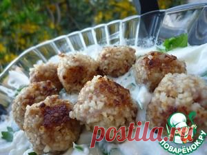 Фрикадельки из фарша и булгура с натуральным йогуртом - кулинарный рецепт