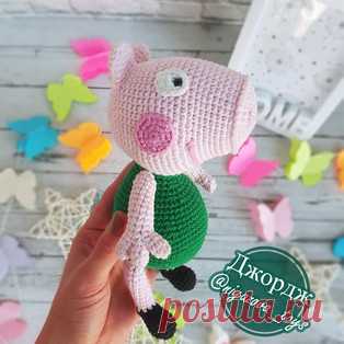 Джордж амигуруми. Схемы и описания для вязания игрушек крючком! Бесплатный мастер-класс от Оксаны Ниязовой по вязанию поросёнка по имени Джордж - персонаж из детского мультфильма "Свинка Пеппа". Высота вя…