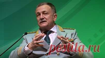 «Разворот на Восток и Юг состоялся»: врио главы ФТС Давыдов — о внешней торговле, отчислениях в бюджет и курсе рубля. С 2014 года доля Евросоюза в торговле России и государств ЕАЭС в целом сократилась более чем в три раза и сегодня составляет лишь 16%. Об этом в интервью RT заявил временно исполняющий обязанности руководителя Федеральной таможенной службы РФ Руслан Давыдов на полях Международного таможенного форума. По его словам, санкциями и уходом с российского рынка ЕС совершил…