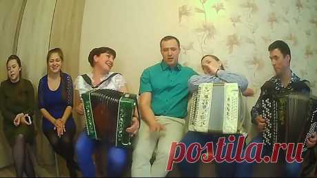 Ах какой голосок у баянистки! Душевно и очень красиво! БРАВО!