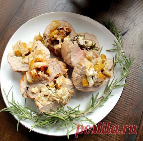 InVkus: Свиная вырезка, начиненная луком шалот, грушами и голубым сыром