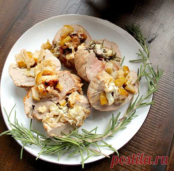 InVkus: Свиная вырезка, начиненная луком шалот, грушами и голубым сыром