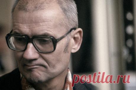 «Эта тряпка не способна убить». Чикатило буллили и друзья, и жена, и мать. Ровно 30 лет назад, 14 февраля, Андрей Чикатило был казнён выстрелом в затылок. О самом кровожадном маньяке СССР и России были сняты сотни документальных фильмов, написаны тысячи материалов, но забыть его жестокость по сей день невозможно.