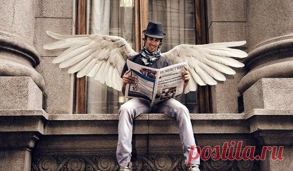 Тебя загипнотизировали с детства, что слушать свой собственный голос -  это шизофрения. А слушать учительницу, которая слушала ректора, который слушал профессора, который читал умные книжки, которые написали умные дяди, которые слушали других дядей и читали прочие книжки, написанные "шизофрениками", услышавшими свой собственный голос -  это нормально, это истина. / Основы бизнеса