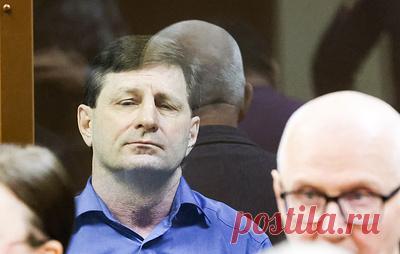 От 15 лет и выше. Самые высокие сроки наказания для высокопоставленных чиновников. Бабушкинский суд Москвы 3 декабря 2025 года приговорил бывшего губернатора Хабаровского края Сергея Фургала к 25 годам лишения свободы по делу о хищении свыше 2 млрд рублей у МСП-банка