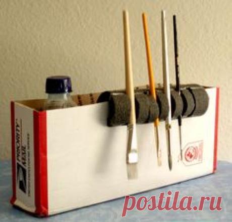 Как правильно ухаживать за художественными кистями

Как и любой предмет, кисти тоже требуют ухода. Если мы оставим их в краске "до следующего раза", отмыть-то потом - отмоем, но прослужат они при такой привычке совсем недолго. Тоже самое касается привычки оставлять кисти в стакане с водой - через несколько дней верного помощника можно будет только выбросить (кисть потеряет форму и будет непригодна для рисования).
Показать полностью…