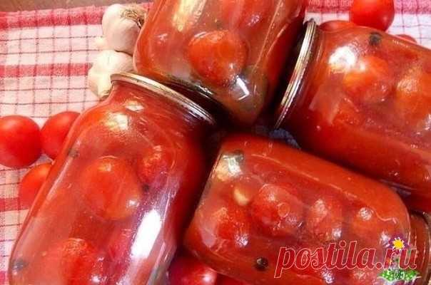 Пpeдлaгaeм вapиaнт зaгoтoвoк нa зиму из пoмидopoв в сoбствeннoм сoку бeз дoбaвлeния уксусa