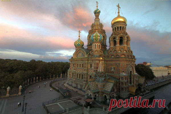 Санкт-Петербург – город, в котором, побывав один раз, хочется вернуться снова. Мы предоставляем вам возможность посетить все самые известные места Санкт-Петербурга, не выходя из дома. Камеры установлены в самом центре культурной столицы России, вы увидите Спас на крови, Пироговскую набережную, Аничков Дворец, Казанский собор, Литейный проспект и многое другое.