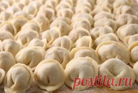 Большинство хозяек варят пельмени не правильно. Интересно, а как это нужно делать
Варка пельменей — настолько простая задача, что это блюдо в народе давно приписали к холостяцким. Речь идет о магазинных пельменях, естественно… И варятся они зача…