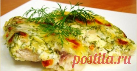 Рыба, запеченная в сметане. Вкусное и полезное блюдо, которое совсем несложно приготовить 
Ингредиенты:
— 2 кг рыбы (хек, минтай)— 400 г сметаны— 3 головки лука— 2 яйца— 150 г сыра твердых сортов— растительное масло— мука— маленький пучок укропа— специи, соль и горчица по вкусу
Приготовлен…