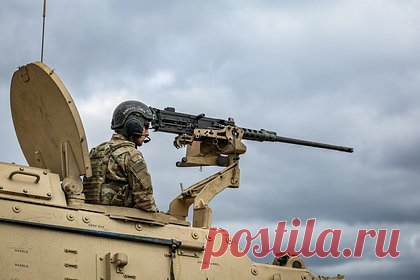 Стали известны детали нападения на американскую базу в Ираке. База армии США Айн аль-Асад на западе Ирака подверглась удару ракет, выпущенных из систем залпового огня и боевых дронов. Как указали очевидцы атаки, на территории самой базы, которая служит местом дислокации возглавляемой Вашингтоном международной коалиции, были слышны многочисленные взрывы.