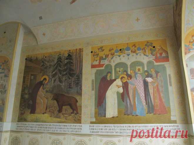 фрески в храме