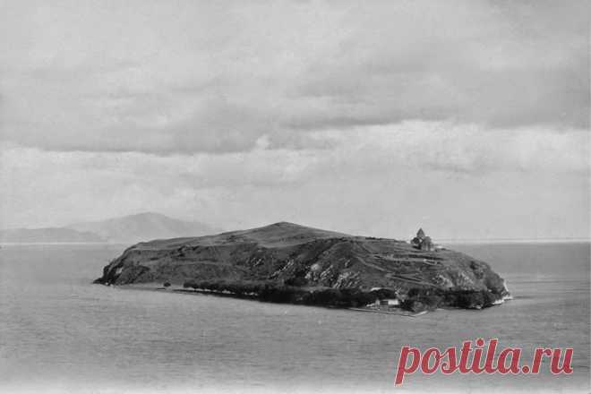 ОСТРОВ СЕВАН---
3.В 1920 (charkhchyan.wordpress.com)
Nel 1920 (charkhchyan.wordpress.com)