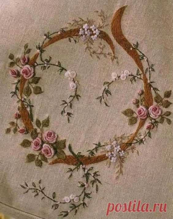 Lovely embroidered roses  |   Pinterest • Всемирный каталог идей