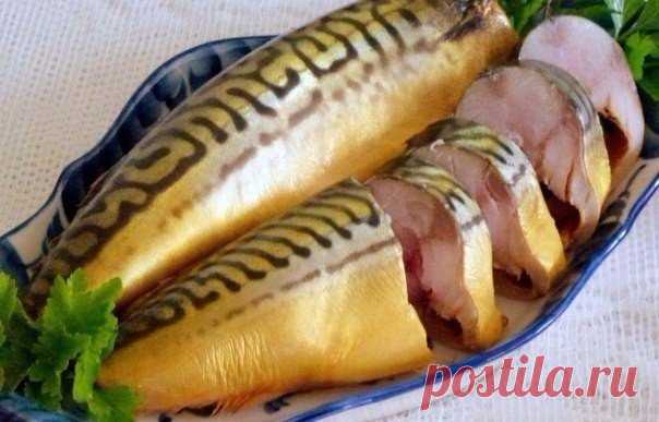 Вкуснейшая скумбрия в домашних условиях. Вкуснее чем магазинная! 



Пальчики оближешь!









Скумбрию моем и отрезаем голову и хвост, чистим внутренности, промываем.
Маринад на 4 рыбы:
В 1 литр воды добавить 3 ст.л. соли.,2 ст. л. сахара,2 горсти луковой шелухи…