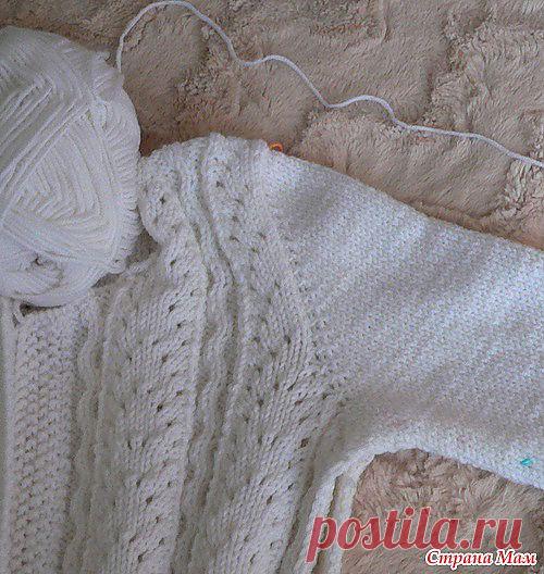 Вяжите рукав сверху, это удобно.