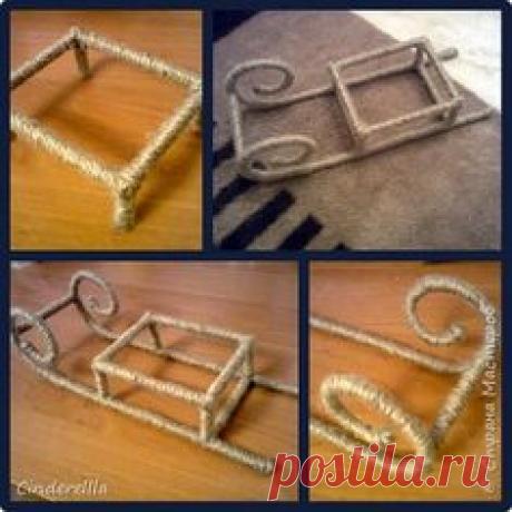 Зелёная гостья стоит у окна и радует всех нас сияньем она. Ах, сколько на ней чуда разного много! Как хочется каждую шишку потрогать... Гирлянд и хлопушек на ветках не счесть, конфету блестящую хочется съесть. Мы с братом стоим возле ёлки нарядной и ждём с нетерпением боя курантов. Но мама сказала: Кто первым заснёт, подарок тому Снеговик принесёт. Я с радостью маму мою обнимаю, подушки коснувшись, тотчас засыпаю. Во сне мне приснился большой Снеговик, который к окошку морк...