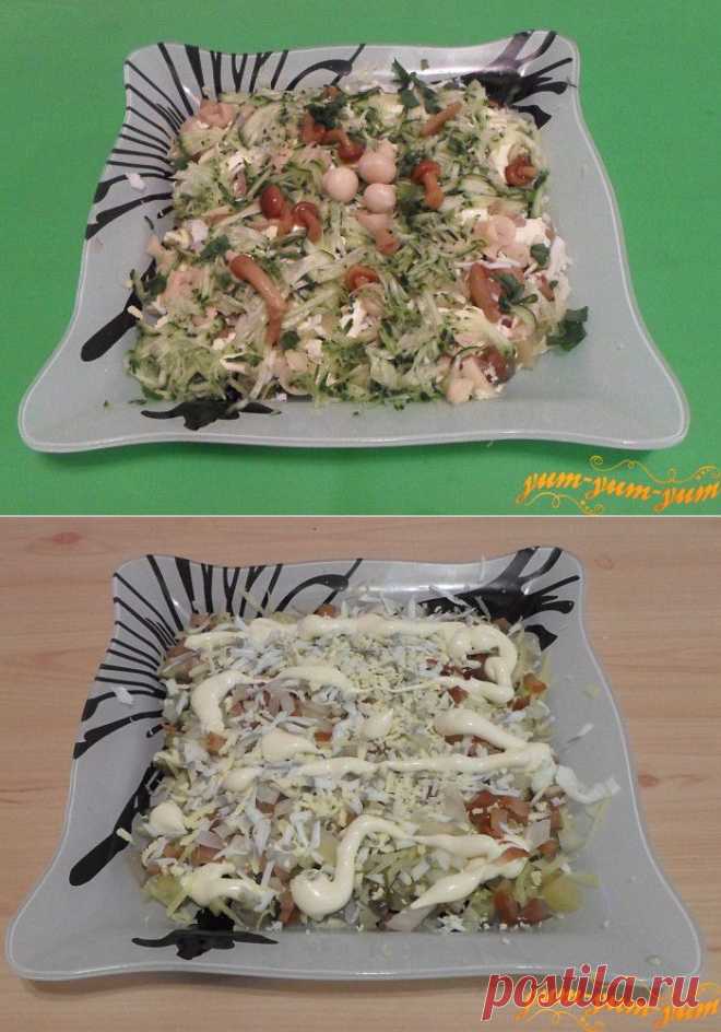 Грибной салат с копченой курицей и соленым огурцом
