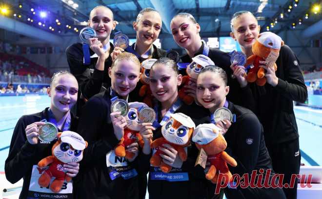 Почему российские синхронистки впервые за 31 год не выиграли золото на ЧМ. Российские синхронисты впервые с 1994-го года не выиграли медиальный зачет. Также россиянки впервые за 31 год проиграли золото ЧМ в группах. В чем причины неудачного выступления россиян — в материале «РБК Спорт»