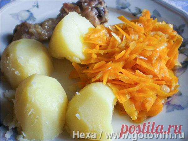 Тушеная морковь (в мультиварке). Рецепт с фото Если вы не знаете, какой гарнир сделать к рыбе или мясу. Если вам надоели крупы и макароны, то тут-то и пригодится этот рецепт. Если кто не любит мягкой или сладкой моркови, то при тушении можно добавить столовую ложку яблочного уксуса - будет хрустко и слегка кисловато. Если нет мультиварки, то так же можно готовить в чугунке, утятнице или даже на сковороде под крышкой, только чаще помешивая, чтоб морковь не подгорела.