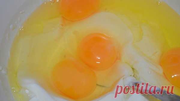 Самый вкусный пирог! Банка сметаны, пара яиц и минимум усилий - У нас так