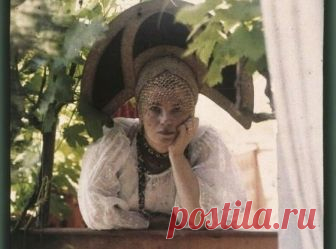 Во все времена женщины старались понравиться мужчинам и удержать своих избранников. Часто они использовали для этого специальные средства. Так же поступали женщины и на Руси.