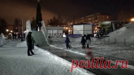Катание ребятишек с горки